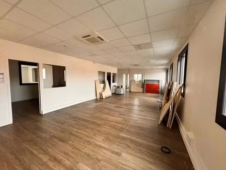 location bureau 195 m² à saint-avertin (37550)