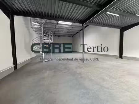 location local d'activités joue-les-tours 374 m²