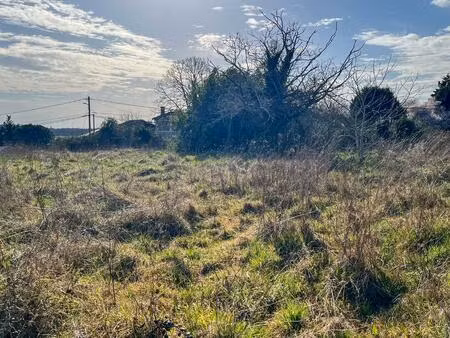 terrain saint martin de gurson 2290 m2 dont 720 m² constructible.