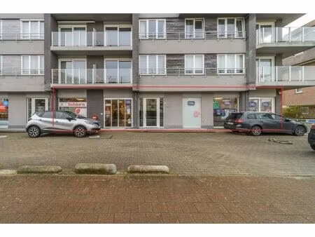 propriété commerciale et 5 places de parking à vendre à koks