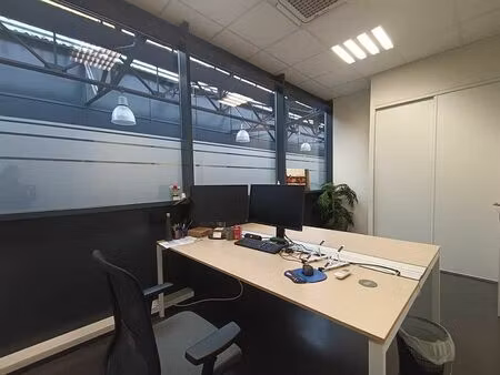 location bureau saint benoit 153 m²