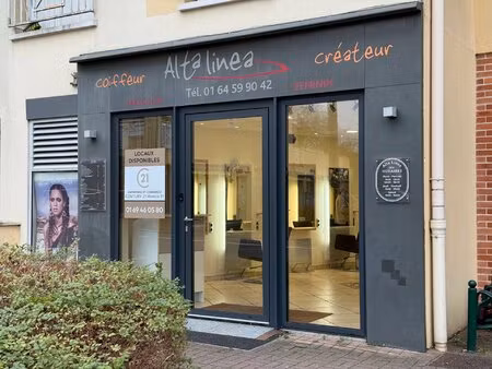 local commercial équipé salon coiffure centre ville breuillet !