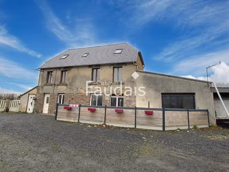 maison trois chambres avec hangar ouvert