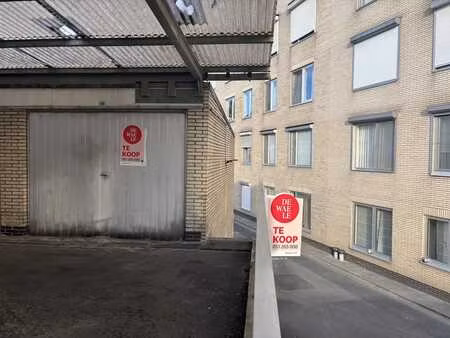 garage à vendre dans un emplacement central à roeselare !