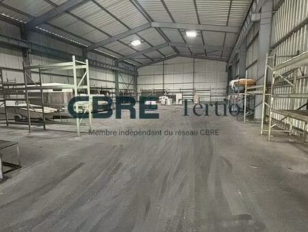 location entrepôt / local d'activités la riche 750 m²