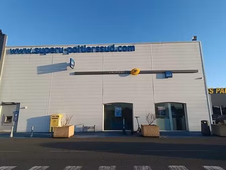 location bureau poitiers 220 m²