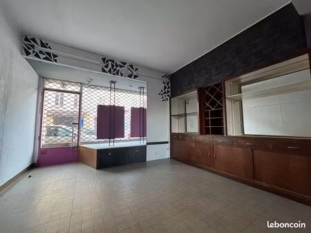 local commercial 60 m² la fere