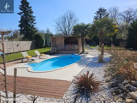 propriété 10 pièces 222 m²