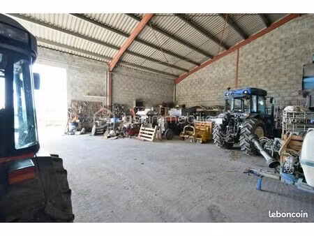 terrain 11 738 m² cars