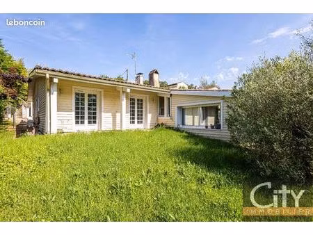 maison 6 pièces 210 m²