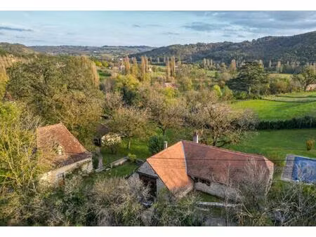 secteur gourdon - belle propriété en pierre sur 4390 m² avec piscine et vue dégagée