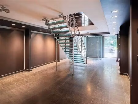 commerce de 240 m² sur deux niveaux + un appartement en dupl