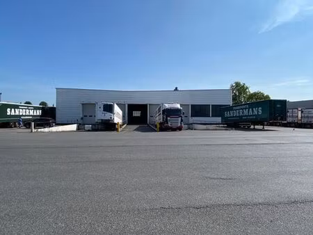 hall de stockage à louer