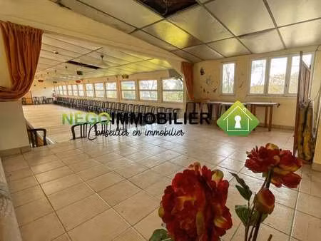 vente bureaux et commerces à saint-étienne-de-brillouet (85210) : à vendre / 520m² saint-é