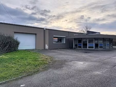 local pro 245 m² – rénové – a43 (2 min) – entrepôt + bureaux nivolas-vermelle