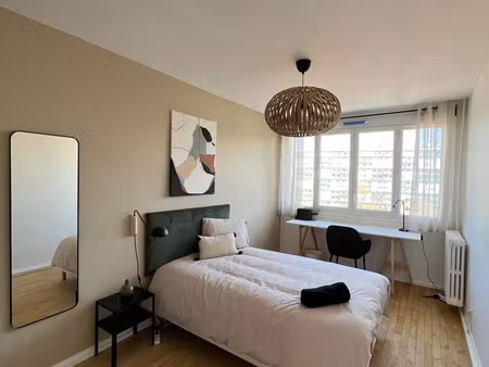 location appartement 5 pièces 100 m² à bron (69500)