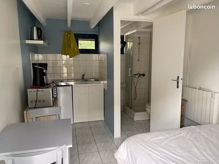 studio meublé avec kitchenette