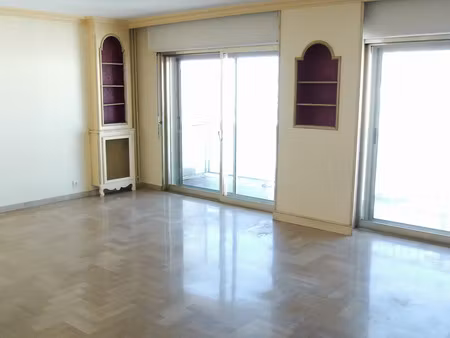 location appartement 3 pièces 68 m² à toulon (83000)