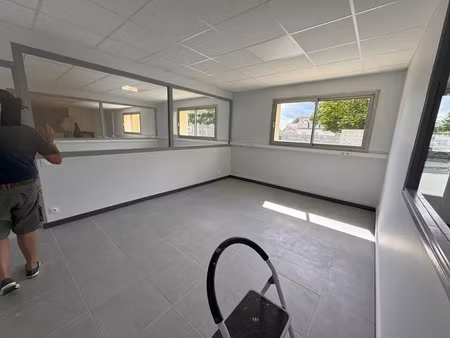 location bureau 91 m² à la riche (37520)