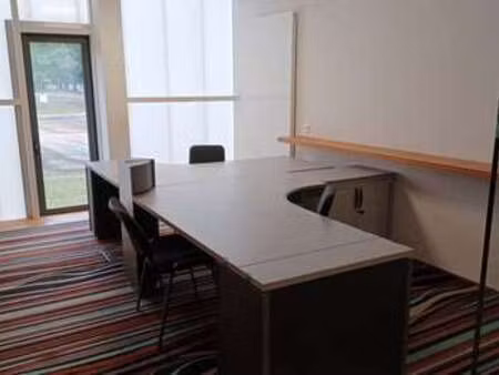 location bureaux et commerces à cerizay (79140) : à louer / cerizay