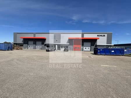 location commerce 2243 m² à dagneux (01120)