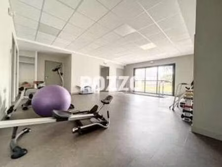 location bureaux et commerces à fleury (50800) : à louer / 80m² fleury