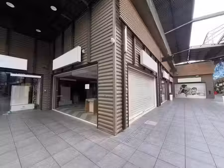 location commerce 1566 m² à marseille 11 (13011)