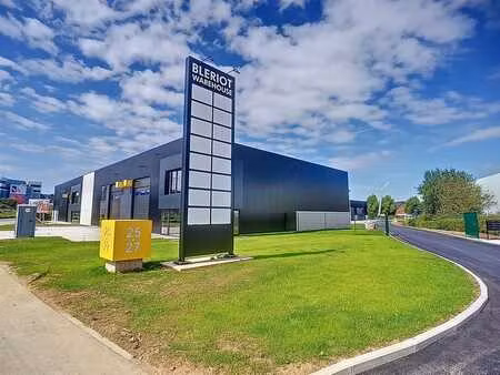 entrepot 290 m²