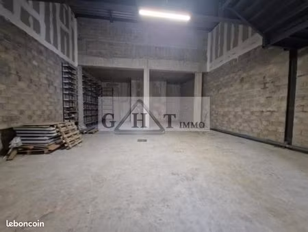 local industriel 247 m²