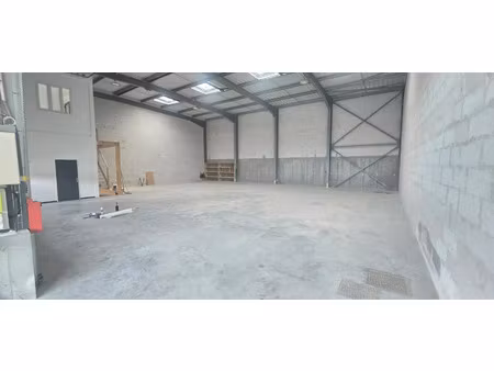 location local industriel 320 m² à saint-georges-de-commiers (38450)
