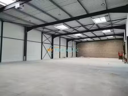 a vendre local d’activité de 464m² dont 104m² de bureaux d’accompagnement