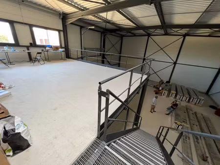 vente local industriel signes (83870)