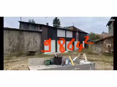 a louer plusieurs garage / box centre couhé