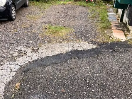 vend place parking aerien possibilité de mettre une caravane