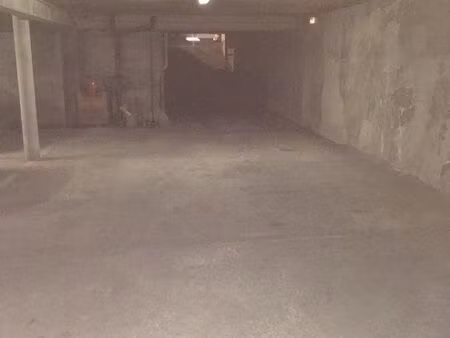 location d'une place de parking couverte dans un box à metz