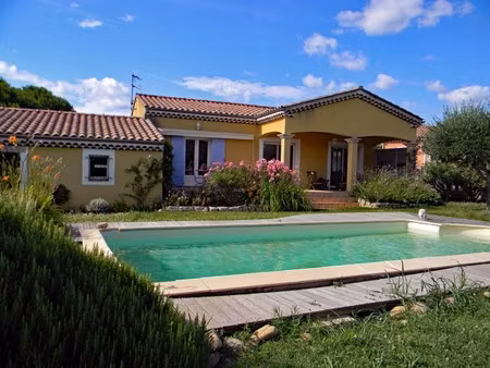 villa plain-pied à vendre montélimar  terrain de 833 m²  piscine  2 garages