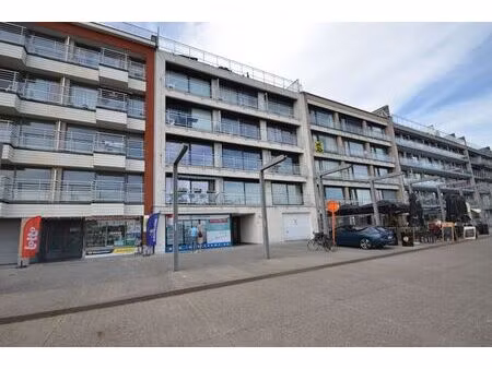 bureaux bien situés avec cour intérieure sur rederskaai