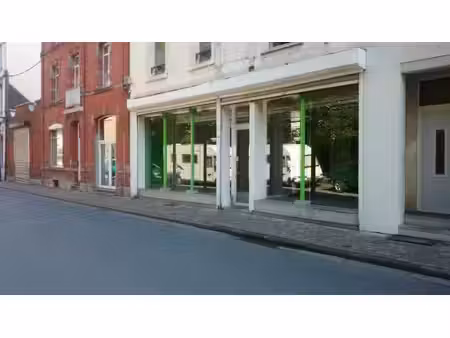 chimay.très beau magasin dans une rue à grand passage