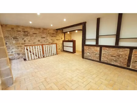 location local commercial 4 pièces  90.00m²  cordes