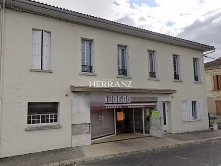 deux appartements et un local commercial à rénover- coeur d