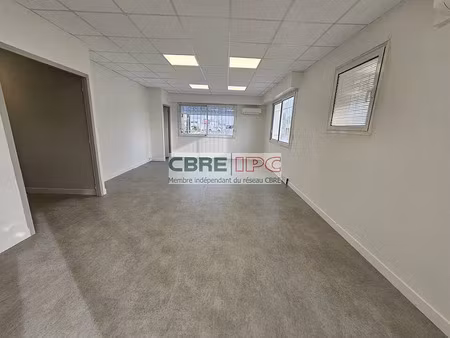 location local d'activités lons 608 m²