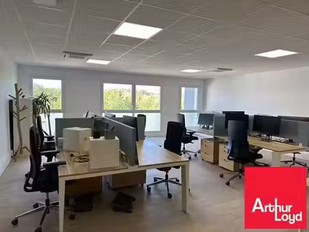 location local commercial 76m2 saint-jean-de-luz 64500 - 1490 € - surface privée