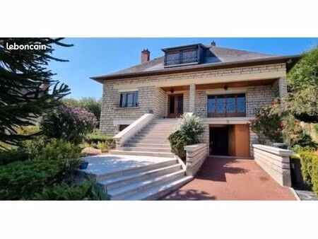maison 7 pièces  environ 200m2 à balagny-sur-thérain