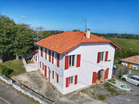maison mitoyenne composée de 2 appartements à bardos