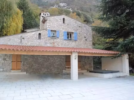 vente maison 5 pièces 130 m² peille (06440)