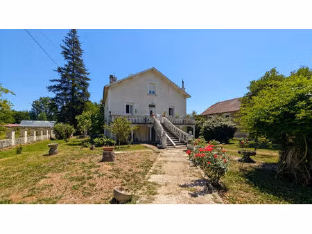 vente maison 8 pièces  150.00m²  sauveterre