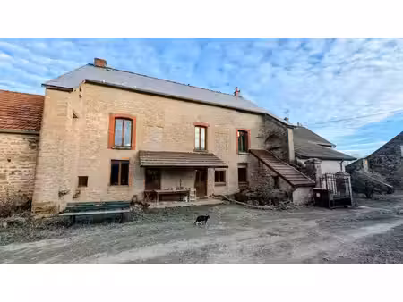 en bourgogne  dans le département de l’yonne  maison ancienn