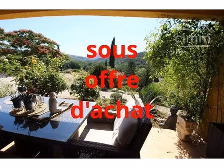 a vendre une villa avec une vue panoramique sur un grand terrain
