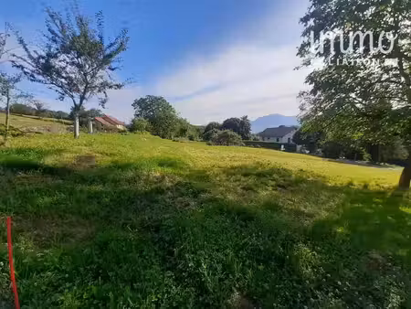 beau terrain constructible de 588 m2