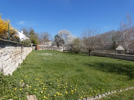 terrain - 738 m²